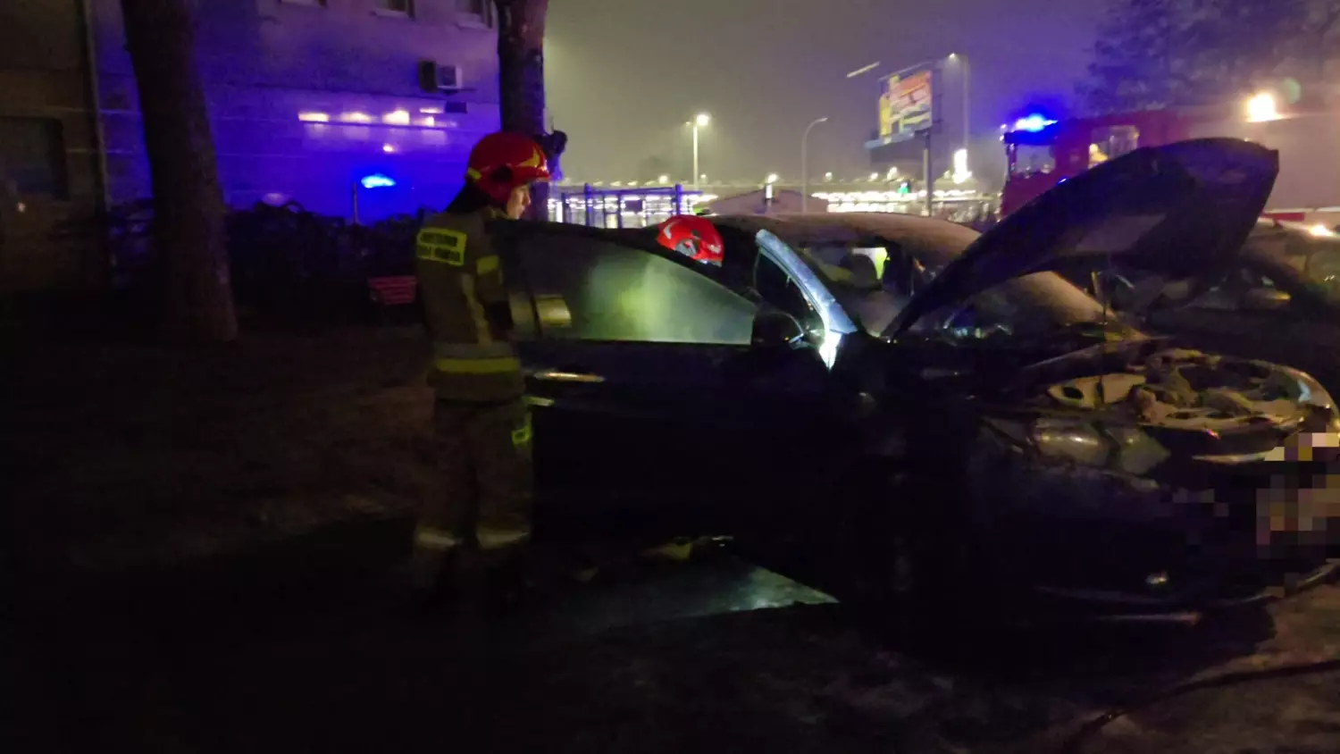 Pożar samochodu na parkingu przy ul. Pułaskiego
