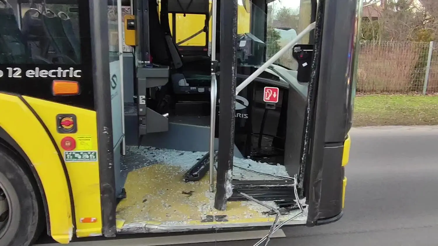 Zderzenie BMW z autobusem MPK na osiedlu Michelin