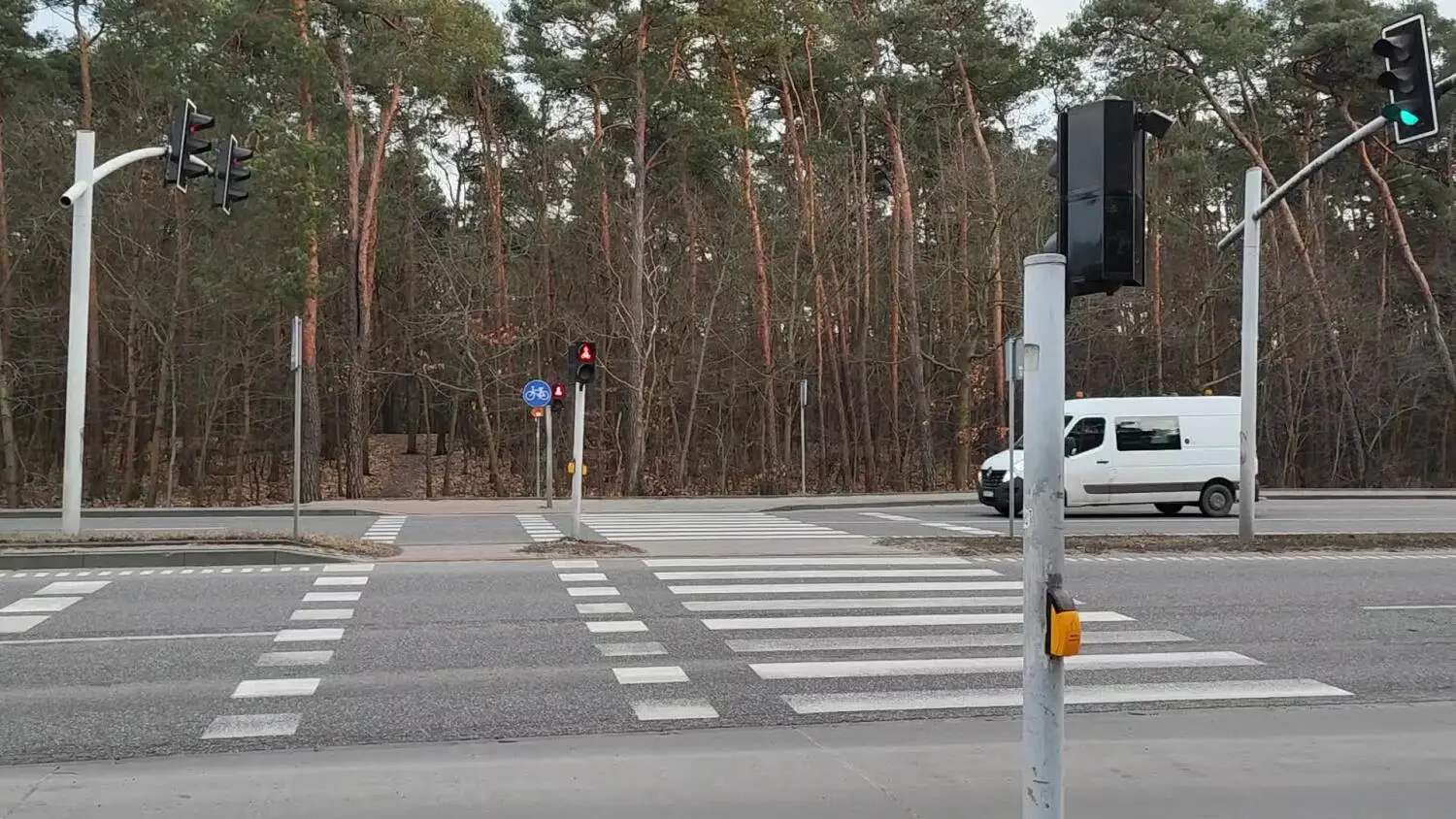 Na al. Kazimierza Wielkiego światło zmieni się na czerwone, jeśli jedziesz zbyt szybko