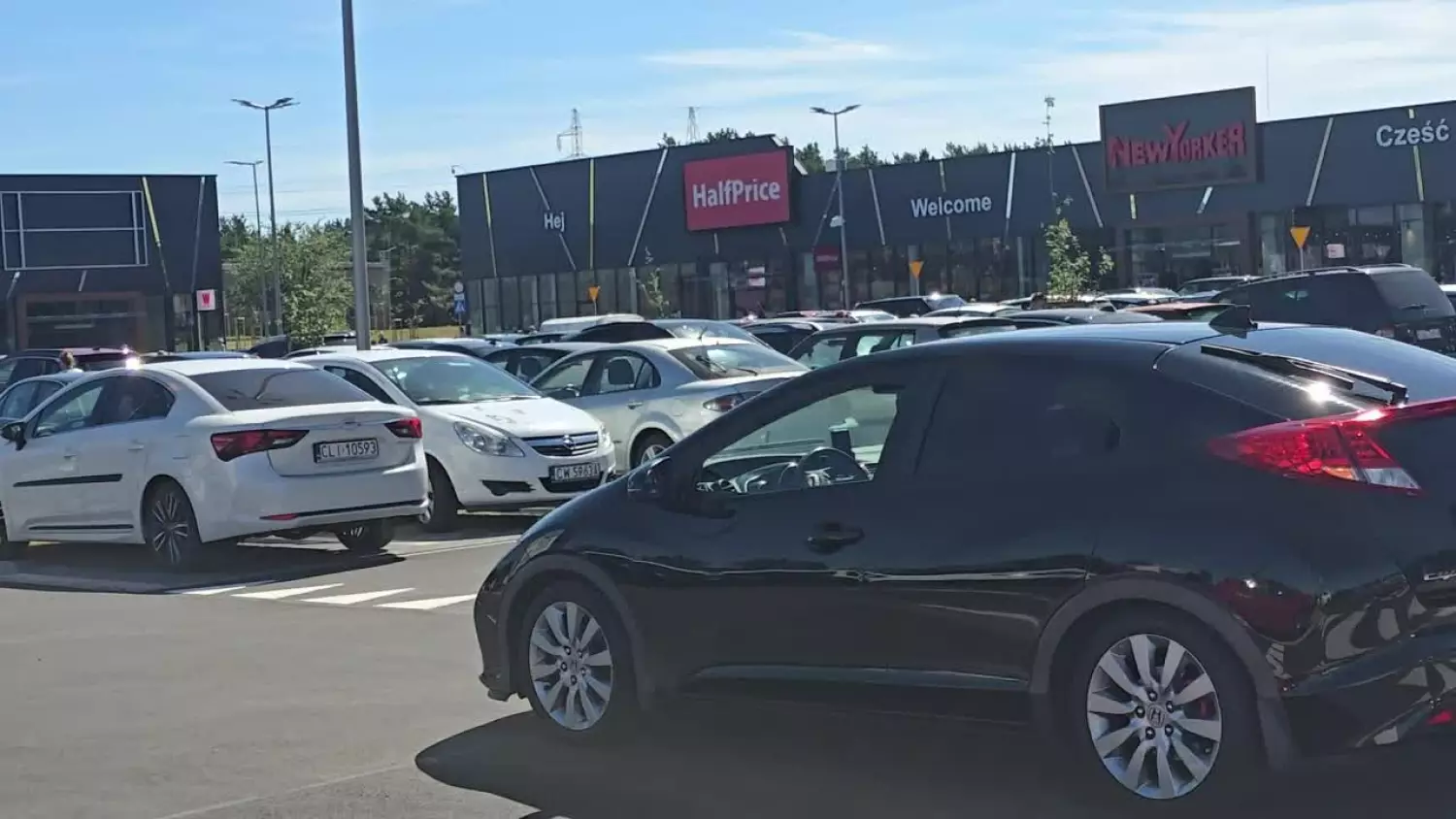 Nowe centrum handlowe przy ul. Kruszyńskiej otwarte