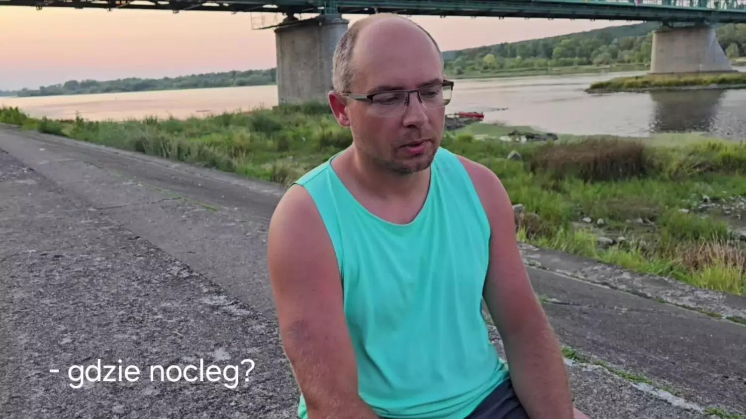 Kajakarz zatrzymany na włocławskiej zaporze. Uratowany przez firmę transportową...