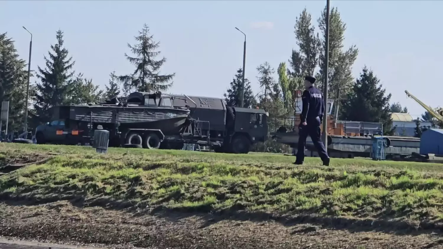Uszkodzona zapora, zatopienie łodzi z załogą. Na zaporze ćwiczenia służb, wojska i urzędników