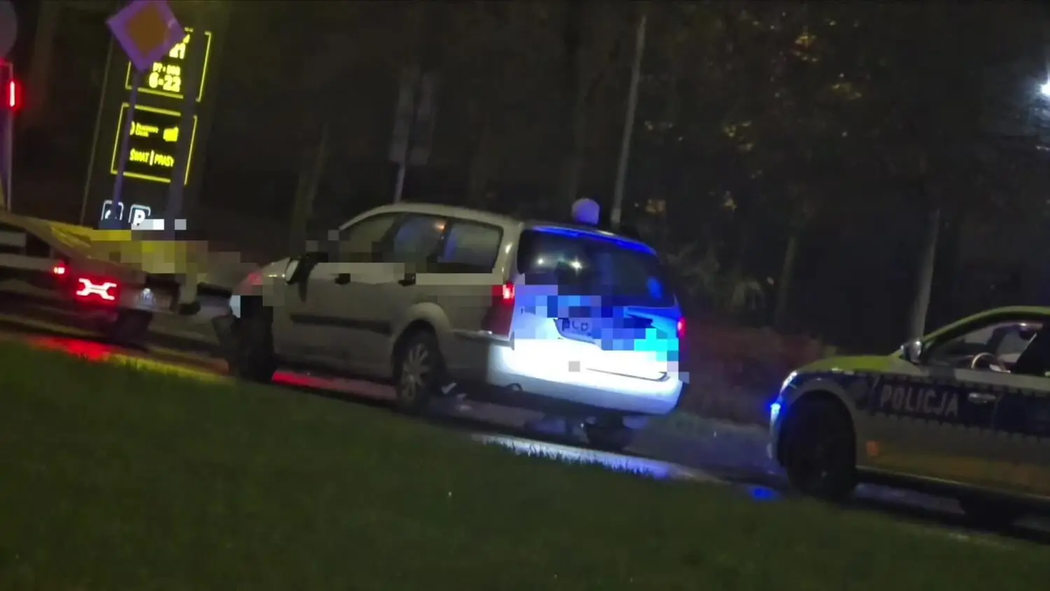 Pościg ulicami Włocławka. Pijany kierowca bez prawa jazdy wjechał w radiowóz