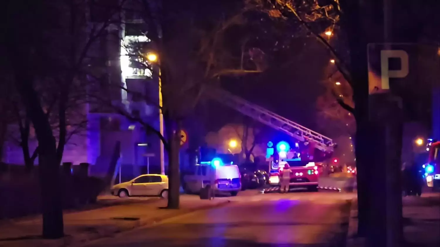 Akcja strażaków i policji przy ul. Chmielnej