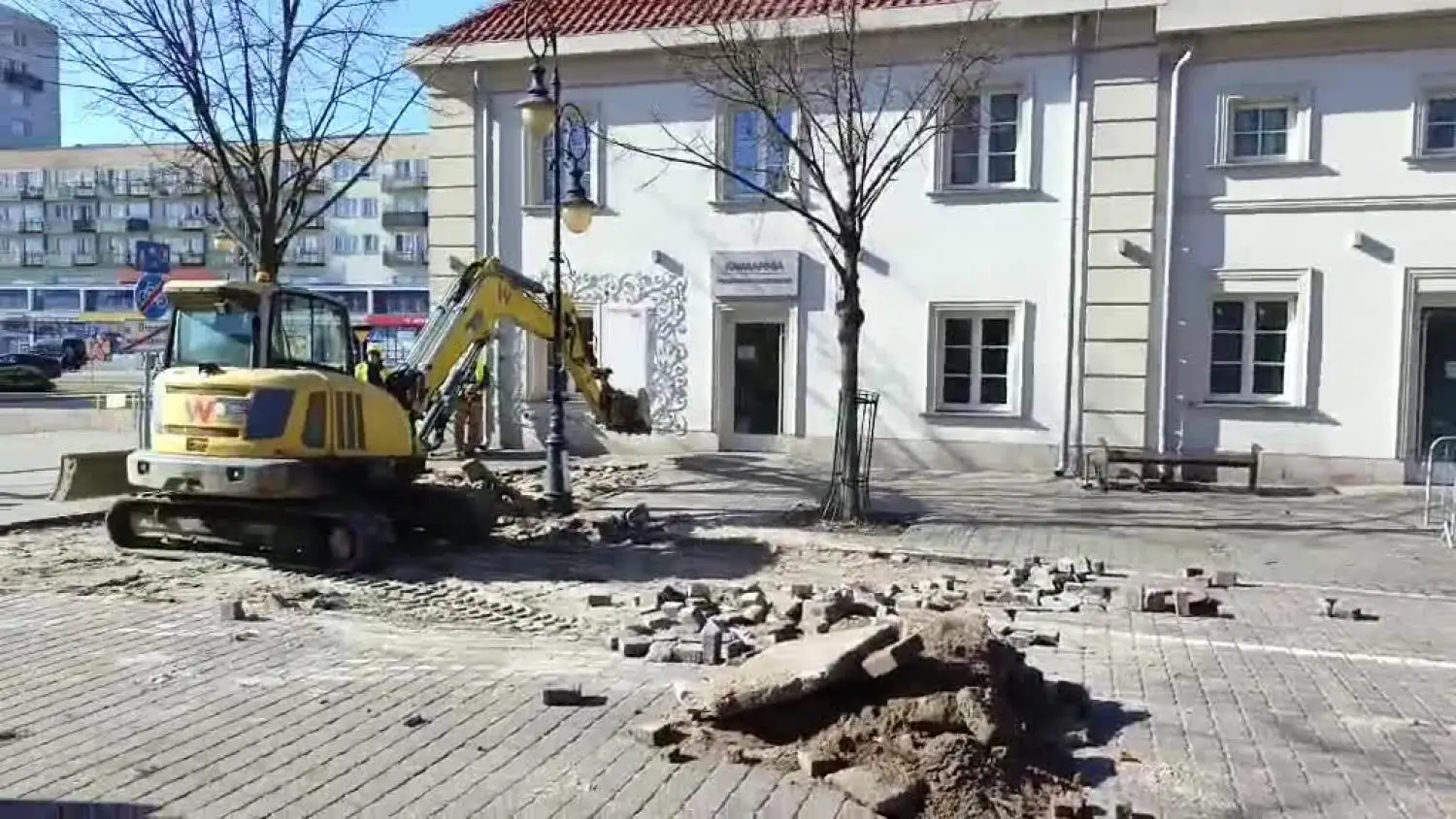 Ruszyły prace na ul. 3-go maja. Trwa zrywanie kostki