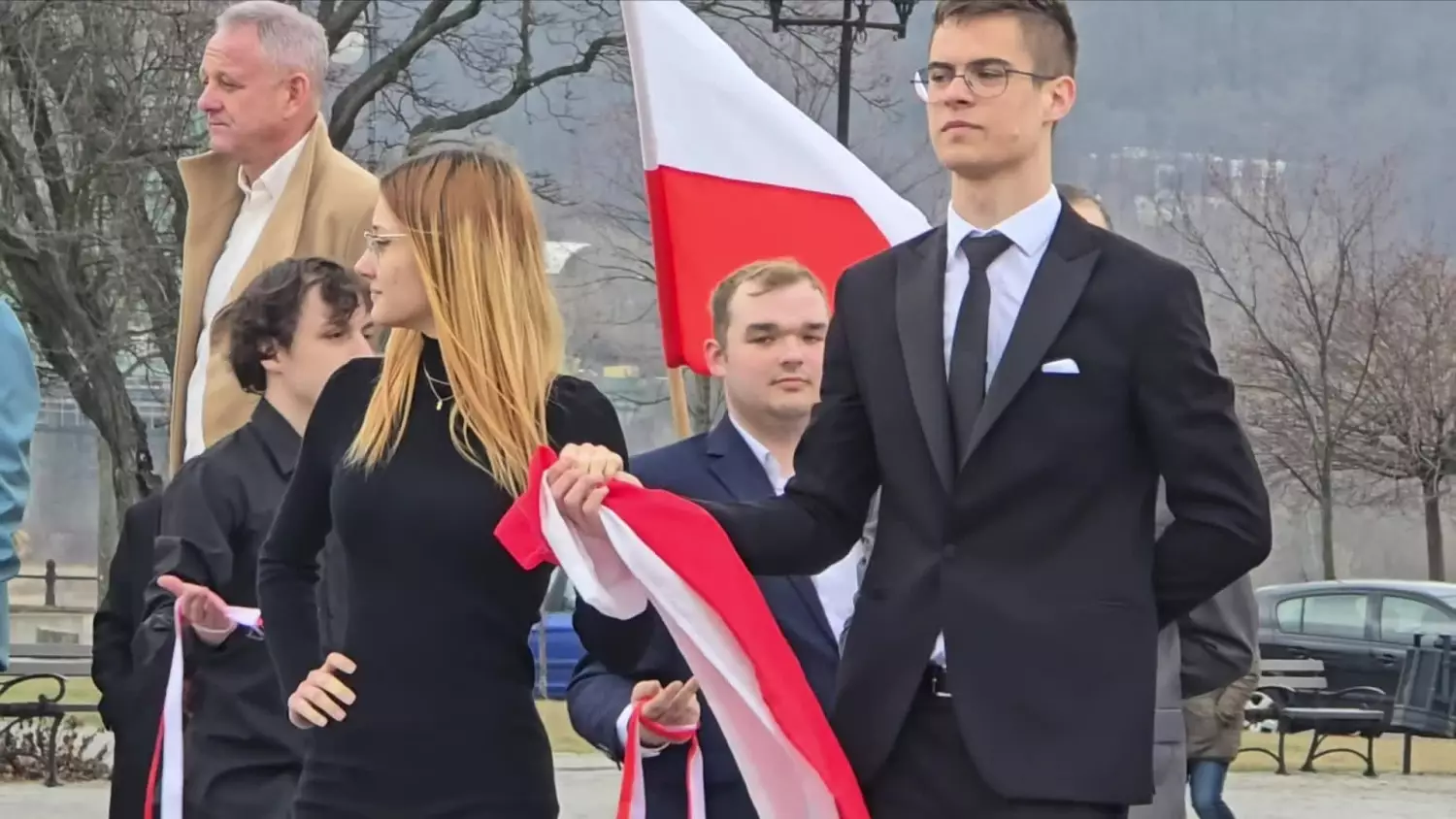 Polonez na Starym Rynku. Maturzyści i najmłodsi razem rozpoczęli wiosnę