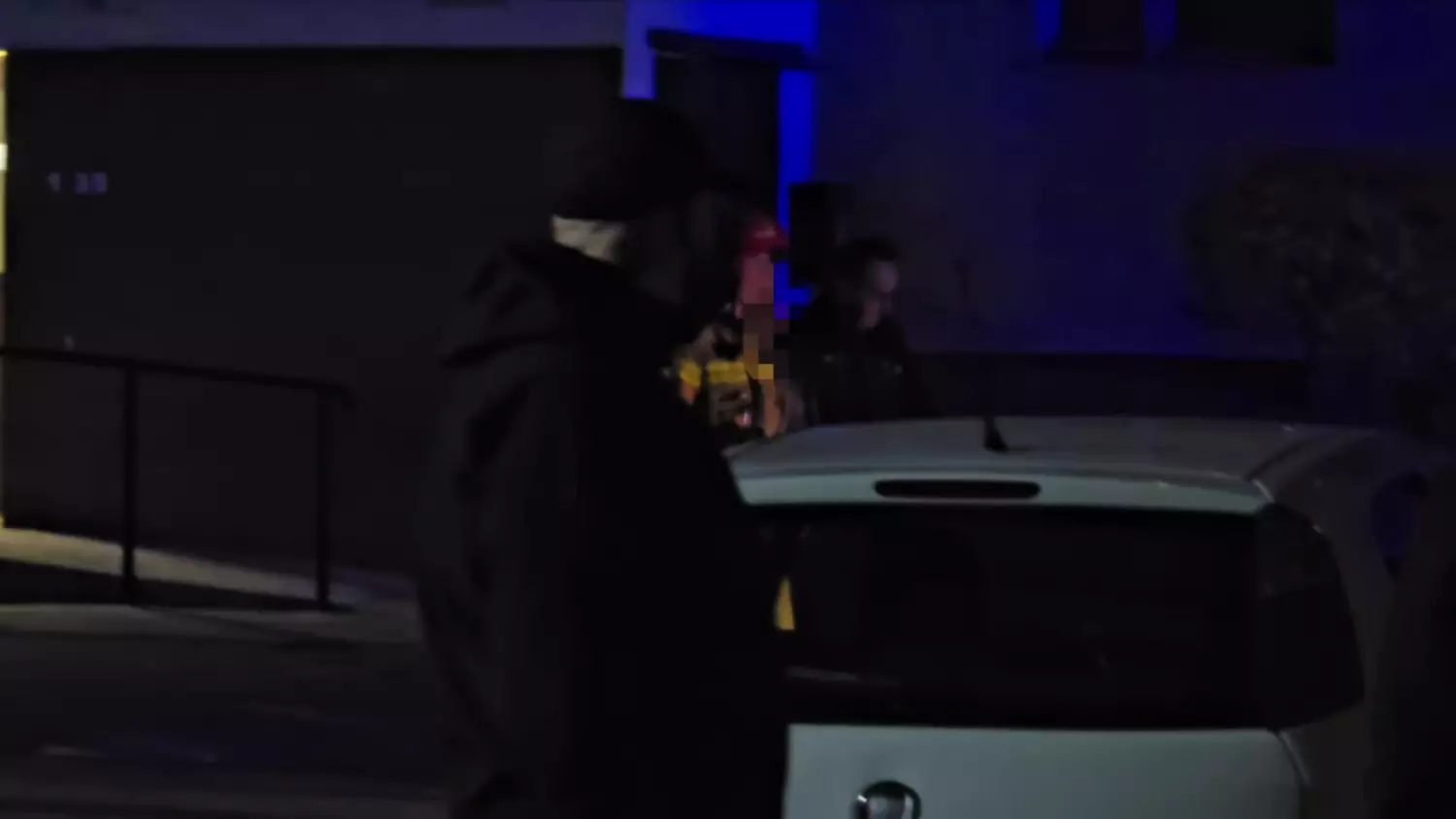 Siedział na 11 piętrze i krzyczał że skoczy.